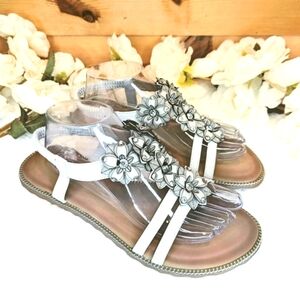 Chic White Floral Women's Sandals With White Rhinestones